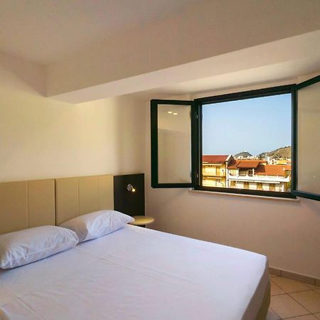 Magico Apartments - 450M Dalla Spiaggia Capo dʼOrlando Buitenkant foto