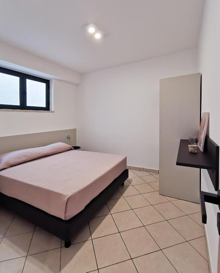 Magico Apartments - 450M Dalla Spiaggia Capo dʼOrlando Buitenkant foto