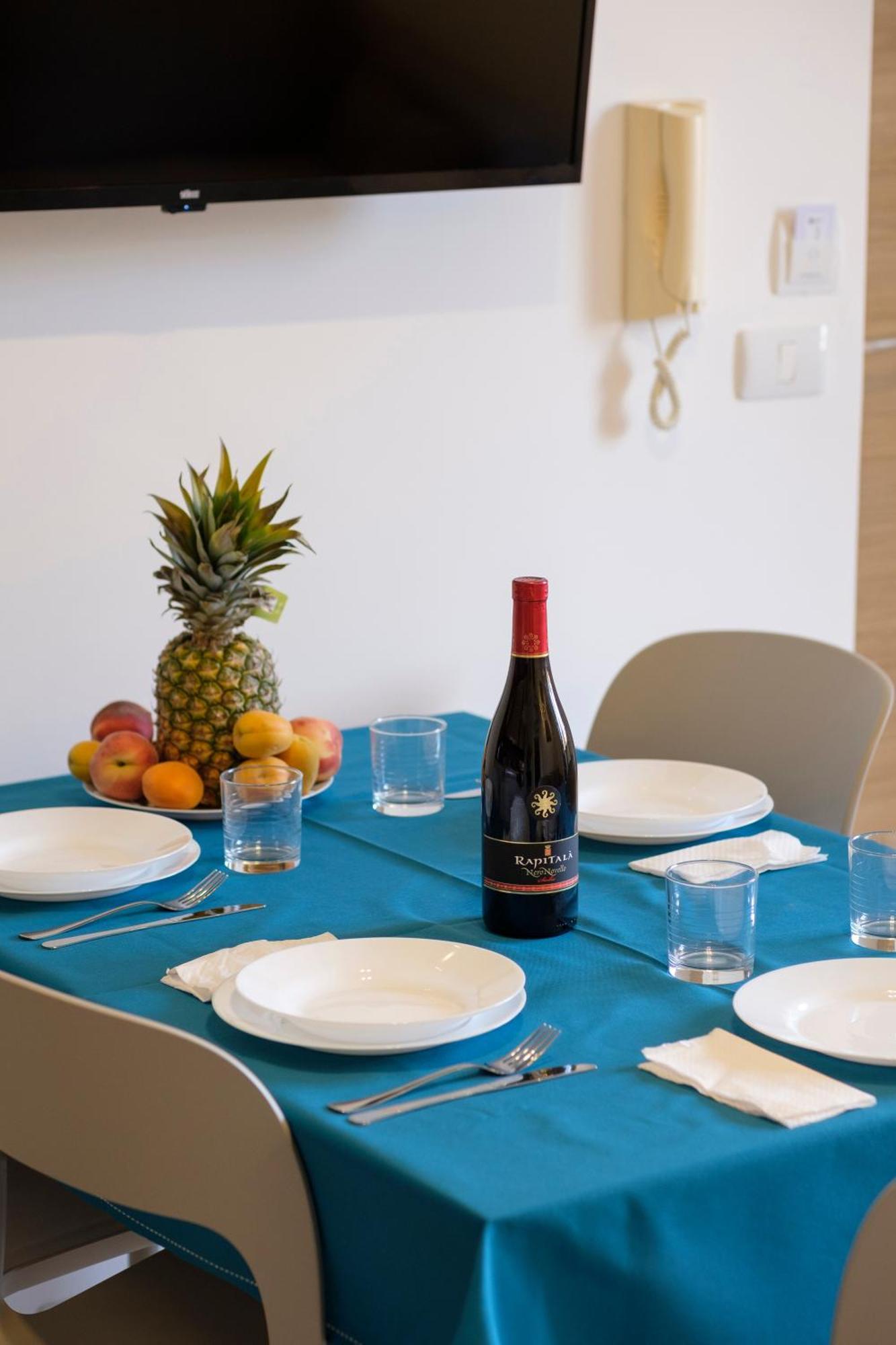Magico Apartments - 450M Dalla Spiaggia Capo dʼOrlando Buitenkant foto