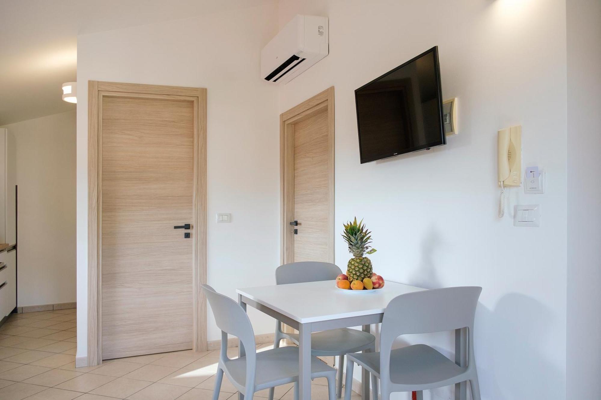 Magico Apartments - 450M Dalla Spiaggia Capo dʼOrlando Buitenkant foto