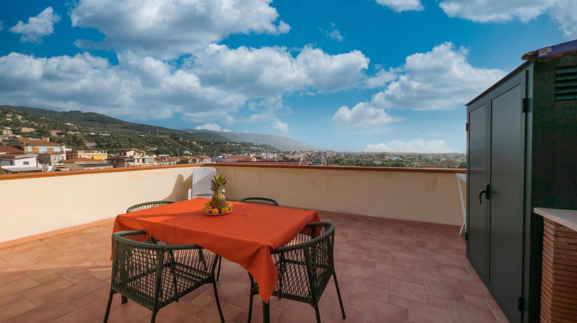 Magico Apartments - 450M Dalla Spiaggia Capo dʼOrlando Buitenkant foto