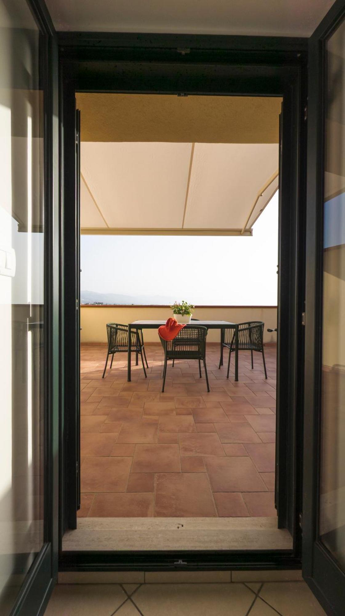 Magico Apartments - 450M Dalla Spiaggia Capo dʼOrlando Buitenkant foto