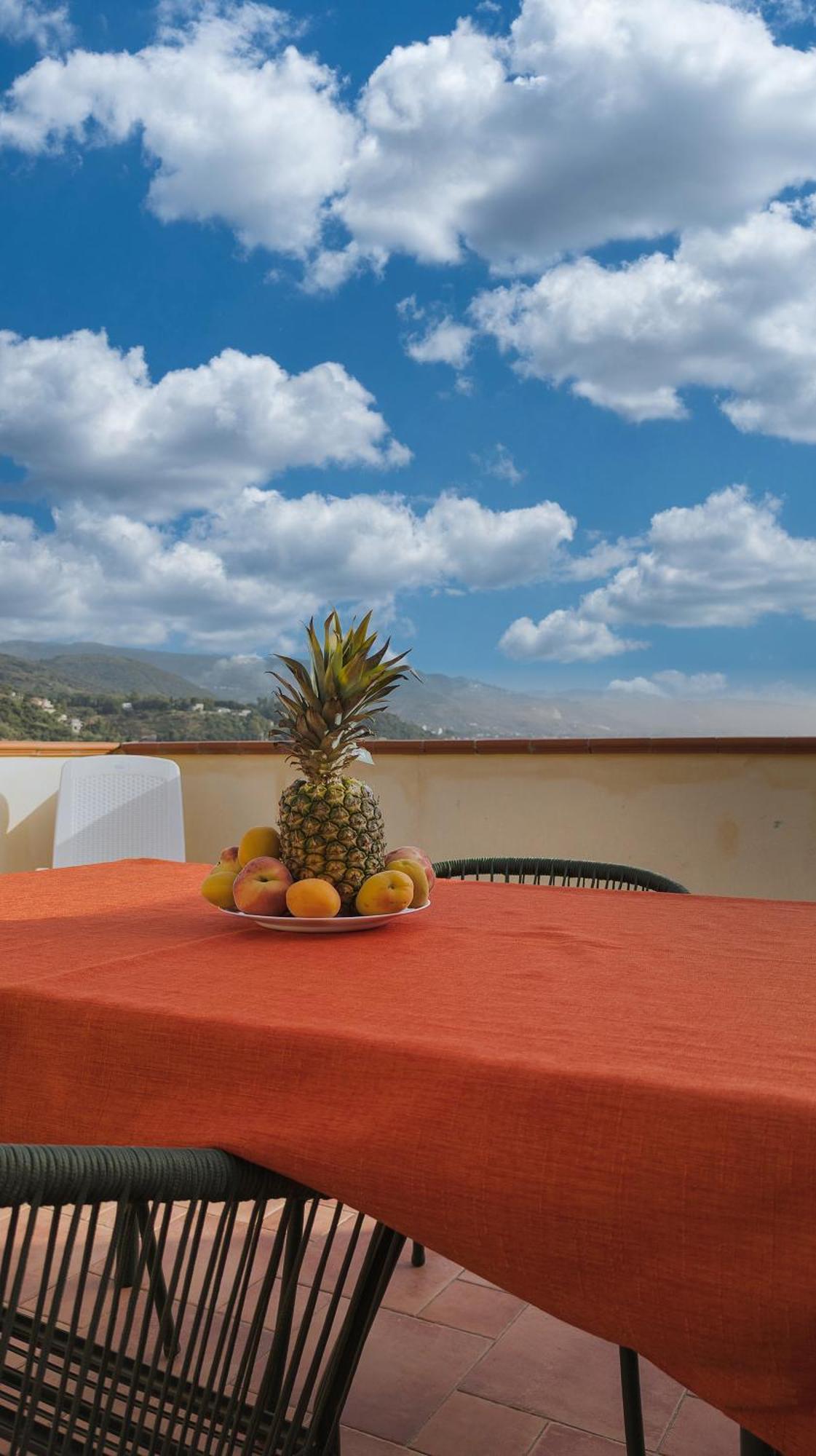 Magico Apartments - 450M Dalla Spiaggia Capo dʼOrlando Buitenkant foto