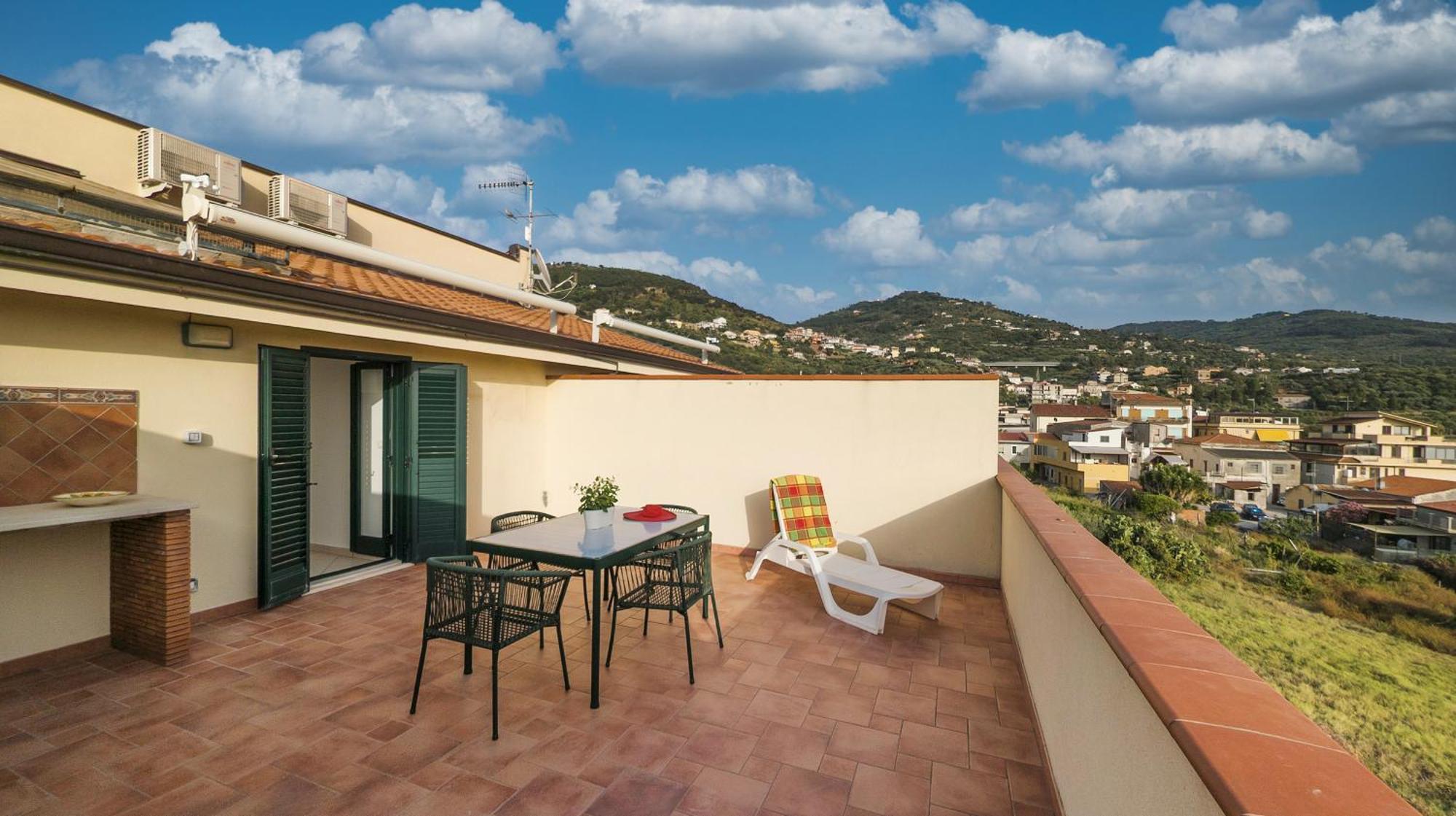 Magico Apartments - 450M Dalla Spiaggia Capo dʼOrlando Buitenkant foto