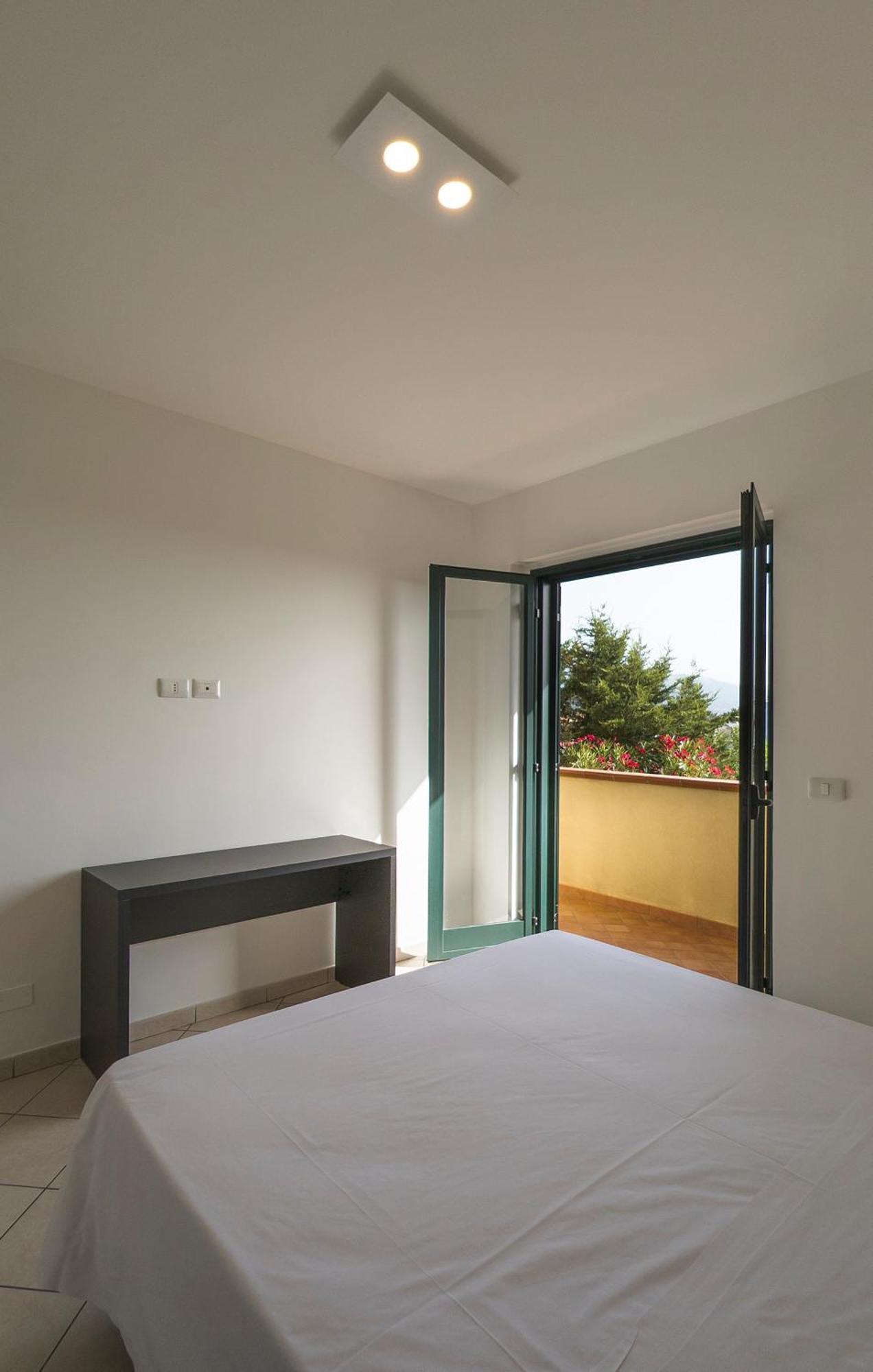 Magico Apartments - 450M Dalla Spiaggia Capo dʼOrlando Buitenkant foto
