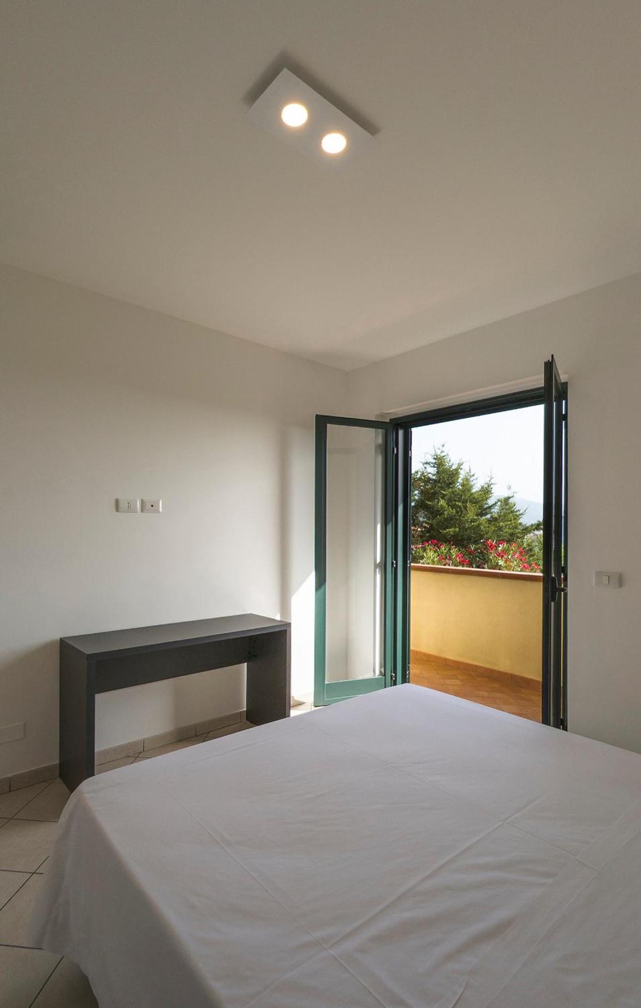 Magico Apartments - 450M Dalla Spiaggia Capo dʼOrlando Buitenkant foto