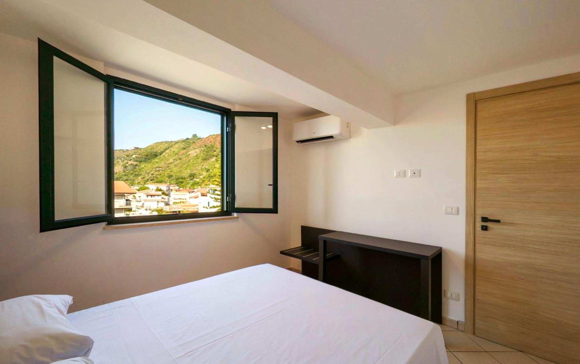 Magico Apartments - 450M Dalla Spiaggia Capo dʼOrlando Buitenkant foto