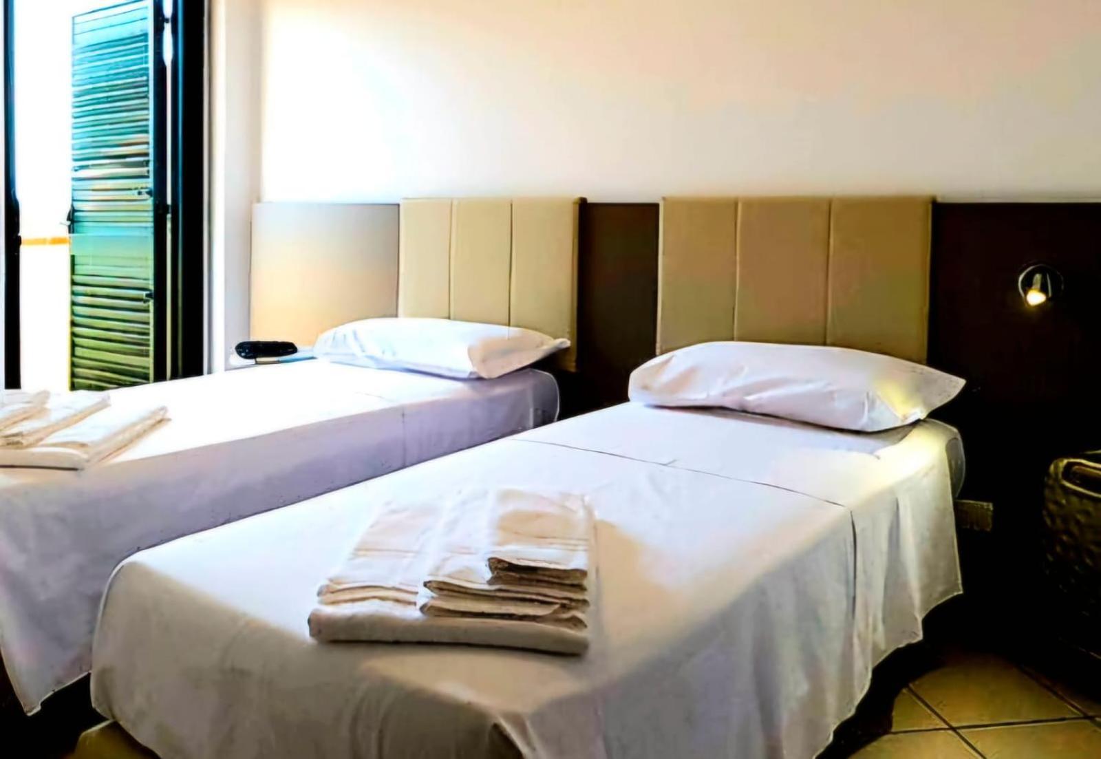 Magico Apartments - 450M Dalla Spiaggia Capo dʼOrlando Buitenkant foto