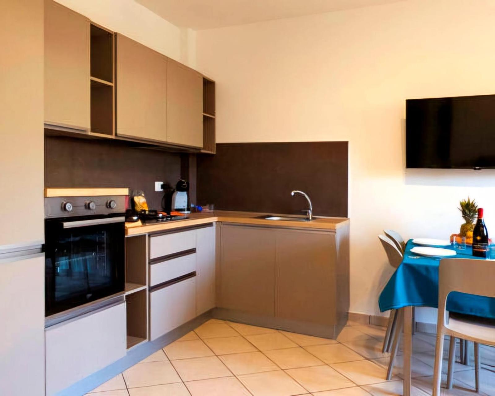 Magico Apartments - 450M Dalla Spiaggia Capo dʼOrlando Buitenkant foto